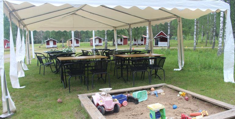 Partytält vid Cafét